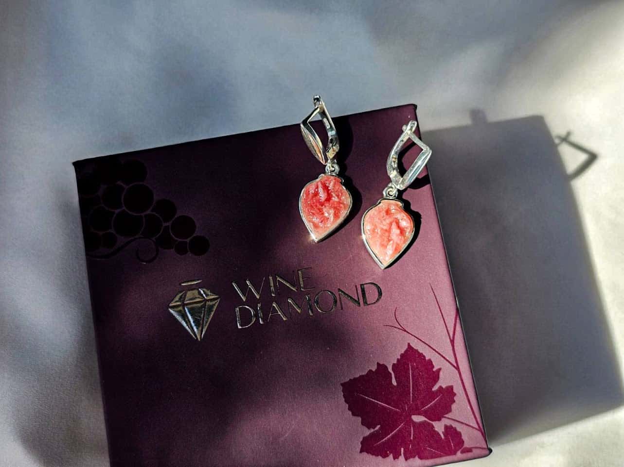 Earring "Miniature Kvevri" (Saperavi Rose)